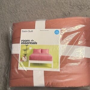 Room Essentials Satin Quilt in Coral and White